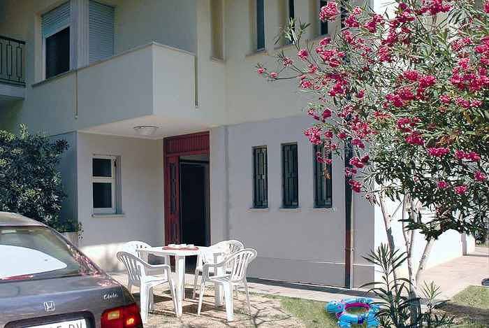 Entire vacation apartment, Holiday apartment with an enclosed garden in Lignano Pineta, Lignano Sabbiadoro