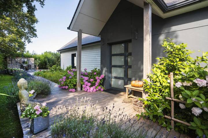 Location de vacances pour 3 personnes, avec jardin ainsi que vue et sauna à Saint-Molf