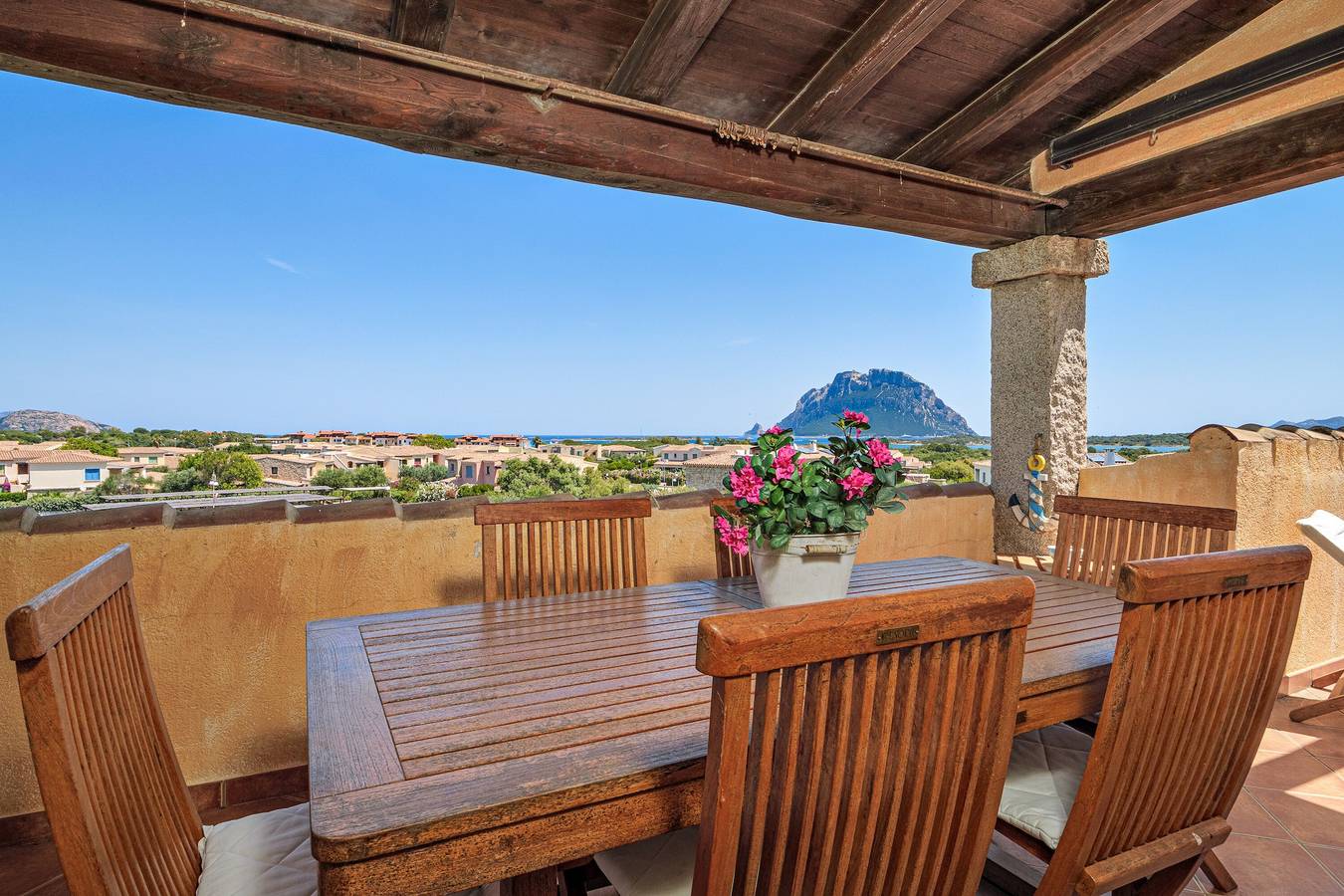 Casa Vacanze 'Il Balcone Su Tavolara' con Vista Mare, Piscina in Comune e Aria Condizionata in Porto San Paolo, Loiri Porto San Paolo