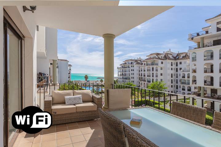 Apartamento para 4 personas, con Balcón y Terraza además de Jardín y Piscina en Manilva