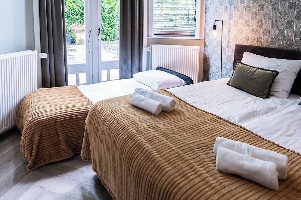 Geheel appartement, Luxe ruimte voor 4 personen met snelle Wifi, 40m² visgraatvloer, en een ensuite regendouche. in Tilburg, Noord-Brabant