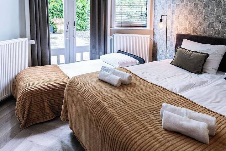 Ganze Wohnung, 1 Schlafzimmer, schnelles WLAN, 40m2 Fischgrätenboden. Eigenes Badezimmer mit Regendusche. in Tilburg, Nordbrabant