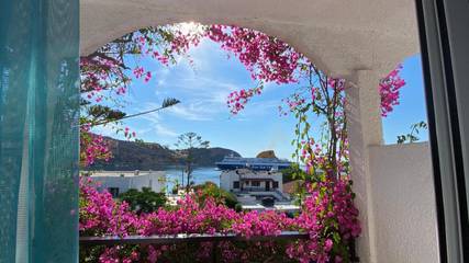Hôtel pour 2 personnes, avec vue ainsi que jardin et piscine dans Patmos