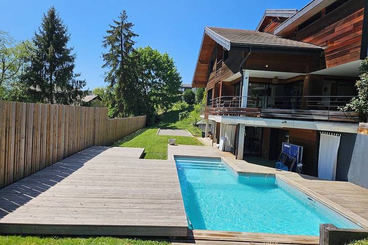 Location de vacances pour 8 personnes, avec balcon et jardin à Pringy