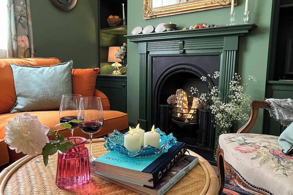 Cosy Georgian cottage, very central, newly renovated, with a courtyard, sleeps 3 in Bath, Bath et Nord-Est Somerset