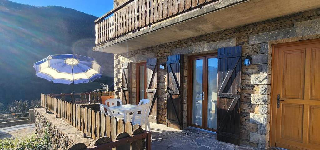 Gîte pour 6 personnes, avec terrasse et vue à Castillon-de-Larboust