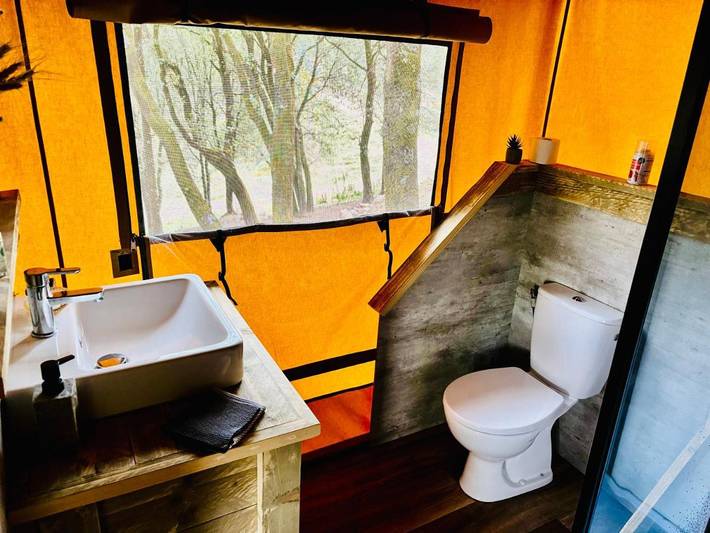 Tente pour 4 personnes, avec piscine ainsi que terrasse et vue en Corse - 3