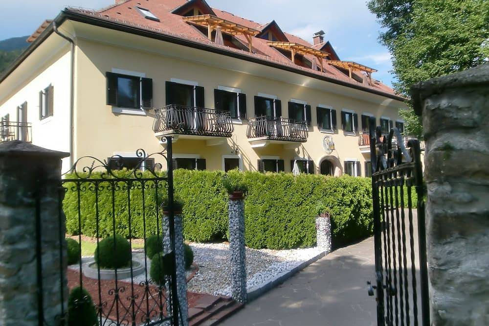 Ganze Wohnung, Stil-Appartement Mit 2 Balkons Und Bergblick in Kreuzeckgruppe, Dellach im Drautal