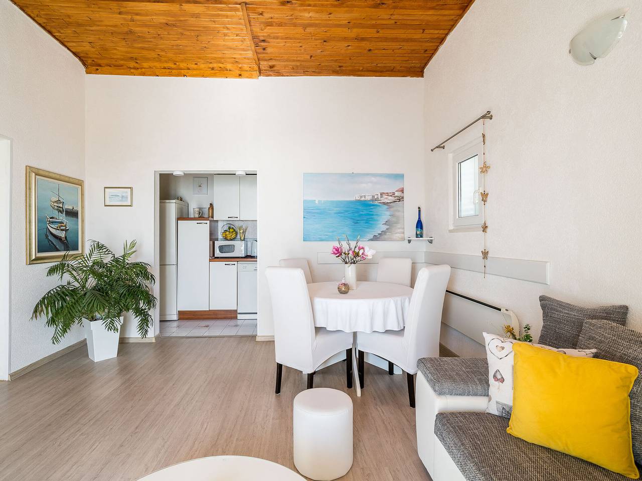 Geheel appartement, Indy's Beach Apartments -Two Bedroom Apartment with Balcony and Sea View in Zaton, Grad Dubrovnik