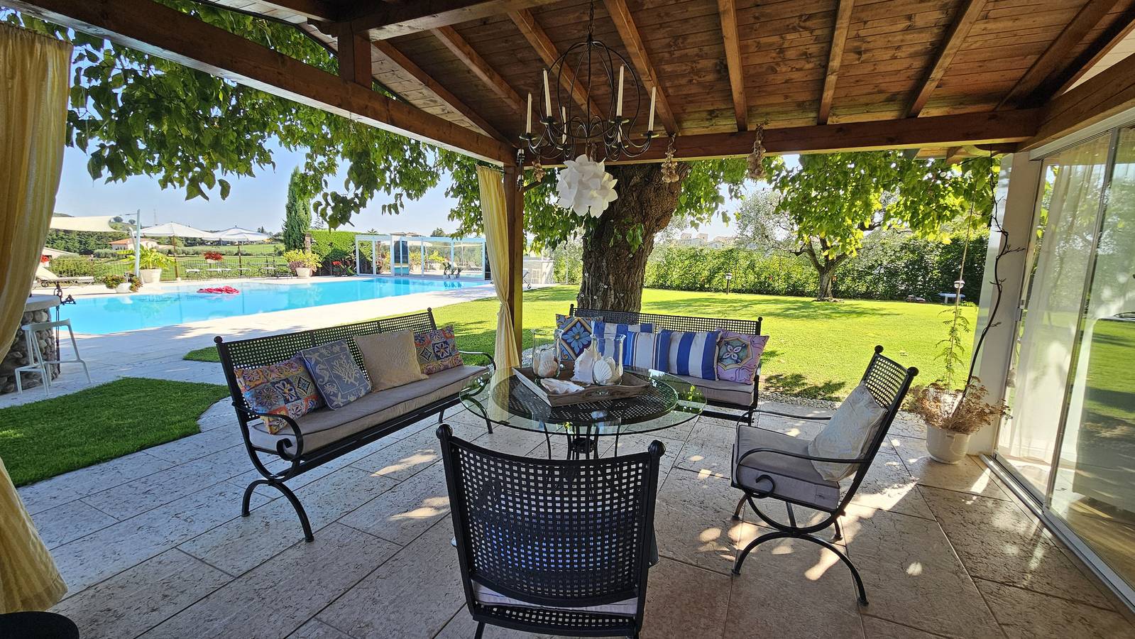 Estudio entero, Il Gelso del Garda Luxury Studio with pool, garden, turkish bath in Castelnuovo del Garda, Montañas Garda
