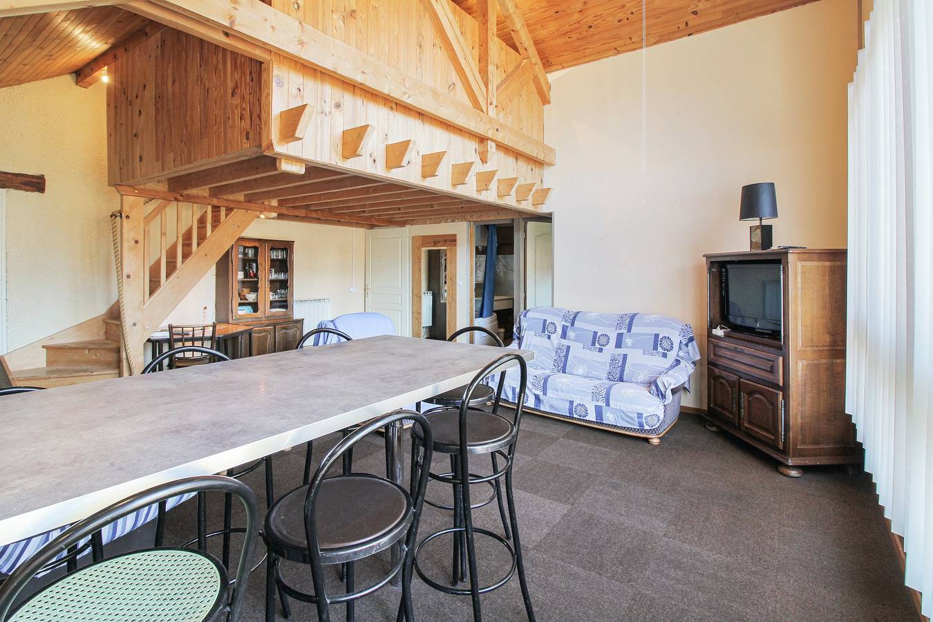 Apartamento entero, Amplio apartamento en Échenans de 80 m² con estacionamiento incluido in Ensemble de paroisses Saint-Barnabé, Doubs (desambiguación)