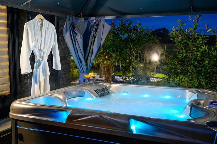 Gîte pour 2 personnes, avec jardin et jacuzzi dans Moyvillers