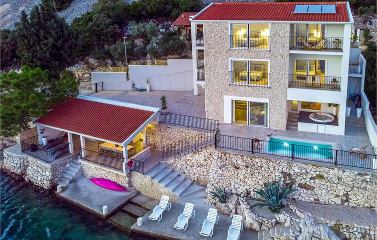 Ferienhaus für 12 Personen, mit Terrasse und Pool sowie Sauna - 1