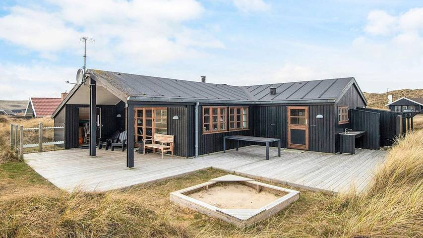 Ferienhaus für 7 Personen, mit Terrasse und Whirlpool sowie Sauna in Hvide Sande