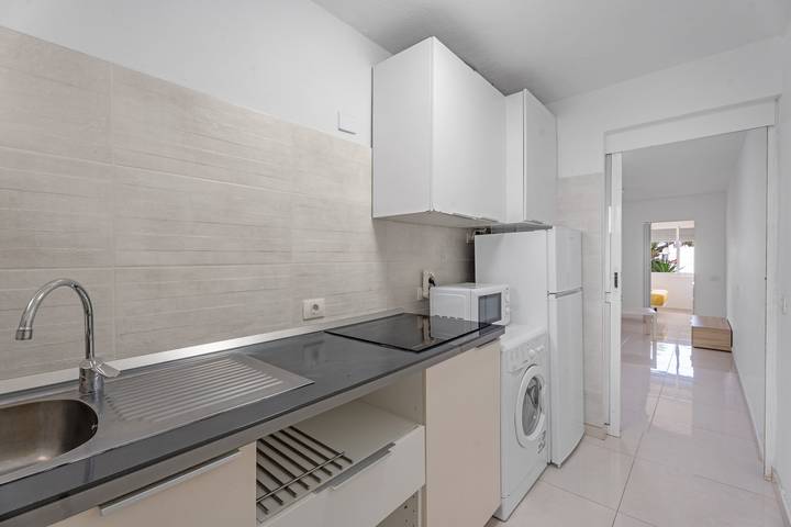 Apartamento entero, Apartamento Vacacional 'Costa Del Silencio Tenerife Sur' con Piscina Compartida y Wi-Fi in Costa del Silencio, Arona 