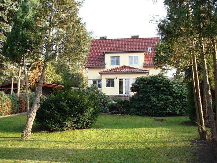 Ferienwohnung für 3 Personen, mit Balkon und Terrasse sowie Garten und Seeblick in Groß Köris