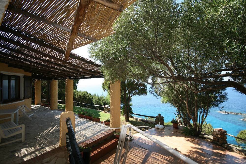 Villa Giannina with spectacular sea view and privacy, South Sardinia in Torre delle Stelle, Maracalagonis