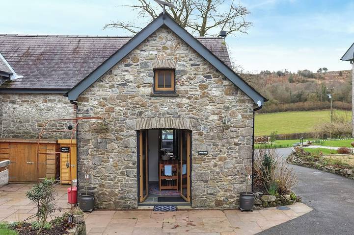 Cottage for 4 people, with Pool in Brecon Beacons