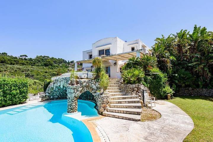 Villa per 8 persone, con panorama e giardino nonché piscina e terrazza in Anacapri