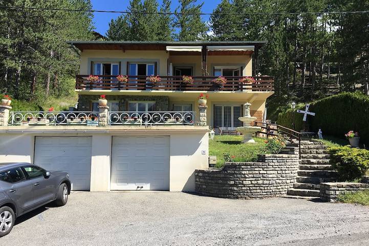 Location de vacances pour 5 personnes, avec jardin et balcon à Barcelonnette