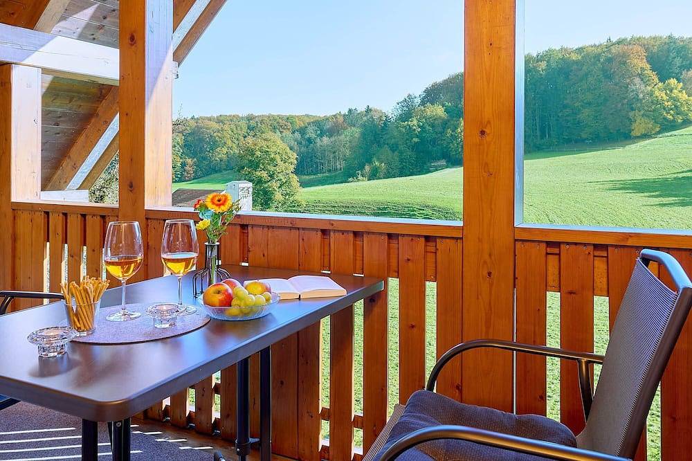 Ganze Wohnung, Ferienwohnung Sonnenblume, bis 2 Personen, Dachgeschoss, 50 qm in Waging am See, Rupertiwinkel
