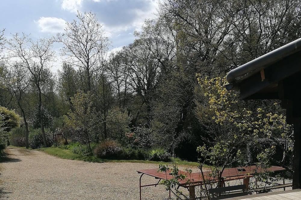 Chalet En Pleine Nature Avec Etang in Lanvallay, Région de Dinan