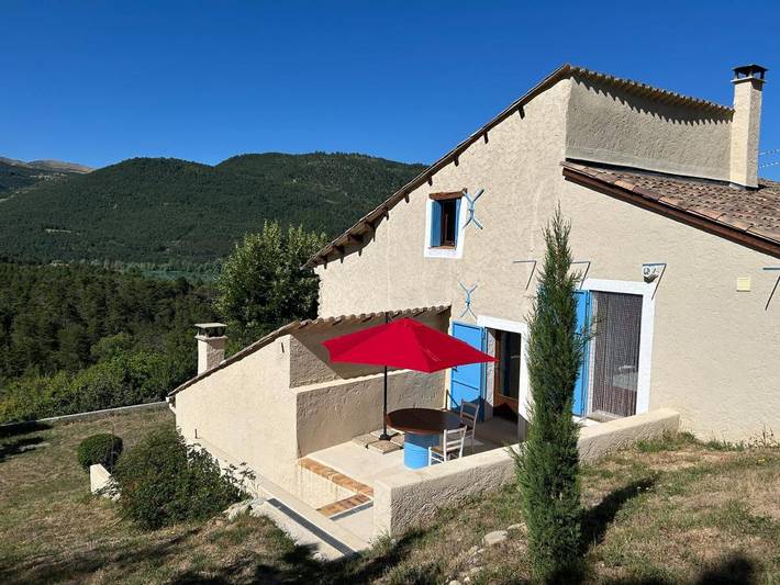 Appartement de vacances pour 2 personnes, avec jardin et vue sur le lac ainsi que vue et terrasse