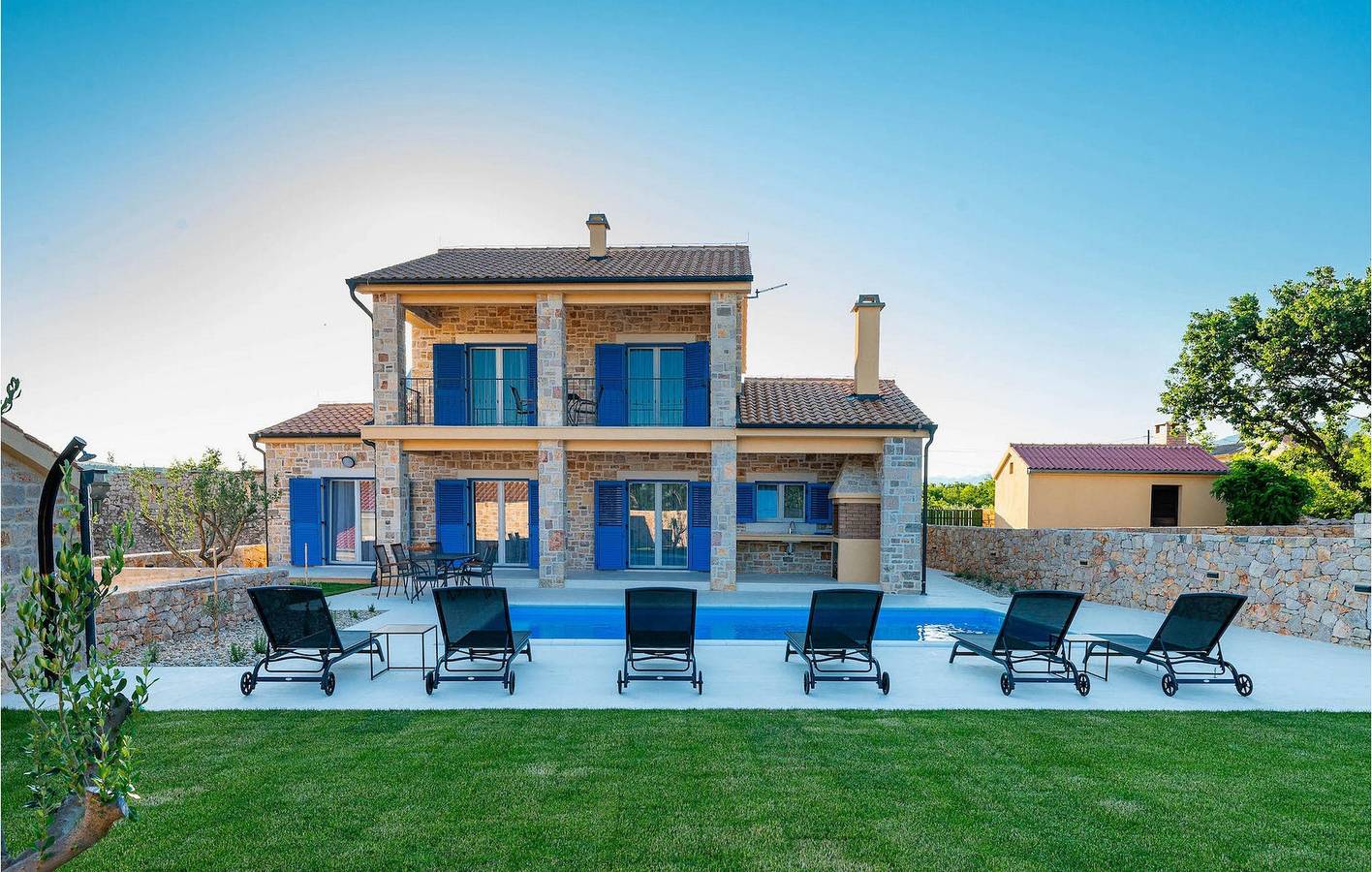 Gemütliche 2-Zimmer-Wohnung mit Pool, WLAN und Zugang zum Strand (1,5 km entfernt) in Novigradsko More, Zadar