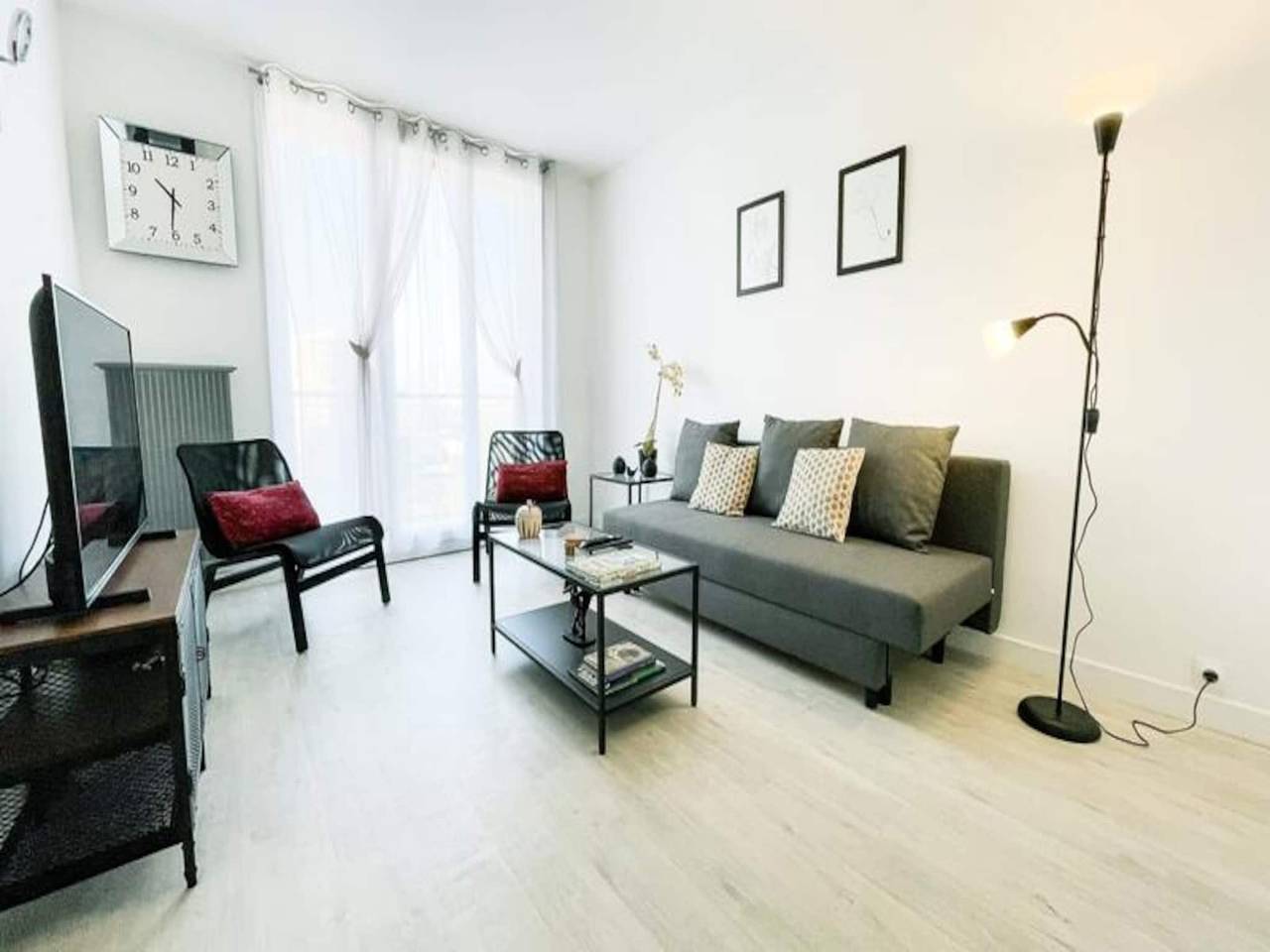 Entire apartment, Holiday apartment for 6 people with balcony in L'Isère, Isère