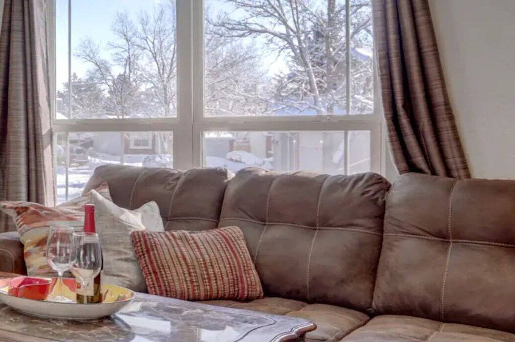 ★Special★ 4Bd2Ba Updated Near Lake & Red Rocks in Ken Caryl, Jefferson County