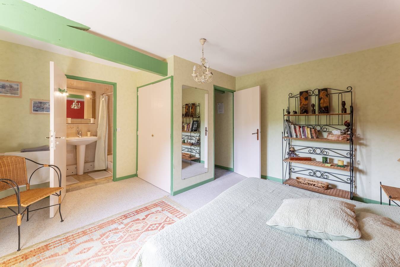 Zimmer 'Chambre Verte' mit privatem Pool, gemeinsamer Terrasse und Wi-Fi in Crillon-le-Brave, Parc naturel régional du Mont-Ventoux
