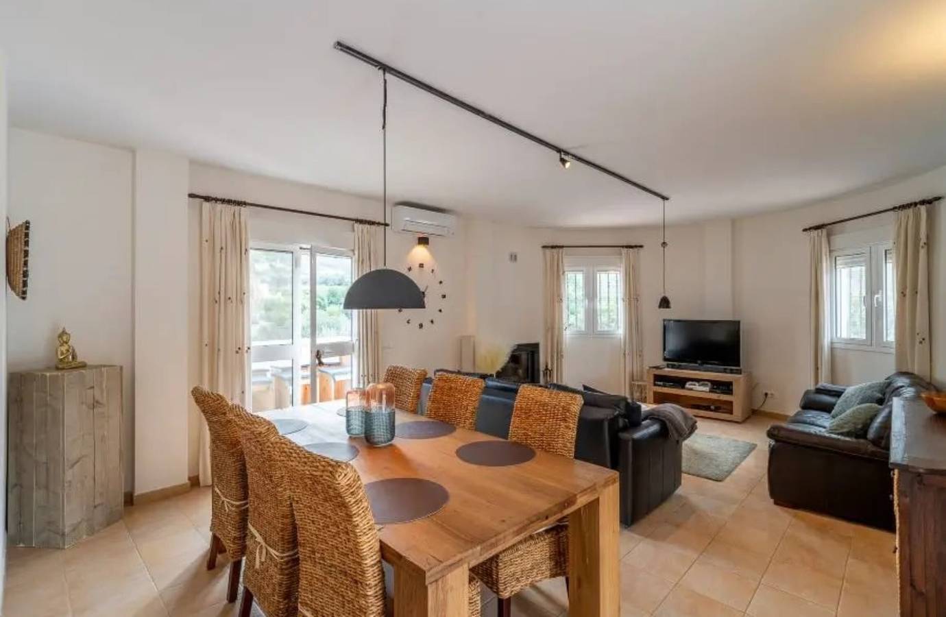 Villa 'Casa Siempre Verde' with Mountain View, Wi-Fi and Air Conditioning in Alcaucín, Málaga Province