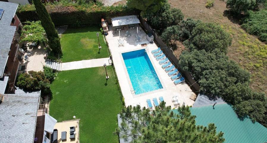 Apartamento para 2 personas, con Jacuzzi y Terraza además de Jardín y Piscina en Galapagar
