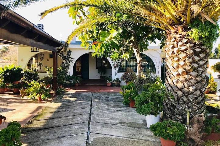 Casa vacanza per 4 persone, con balcone e giardino, con animali domestici in Sorso