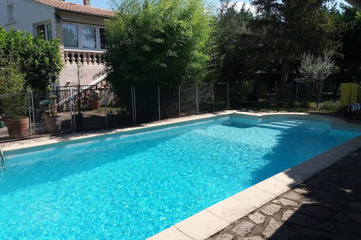 Location de vacances pour 2 personnes, avec terrasse et jardin à Bourdic