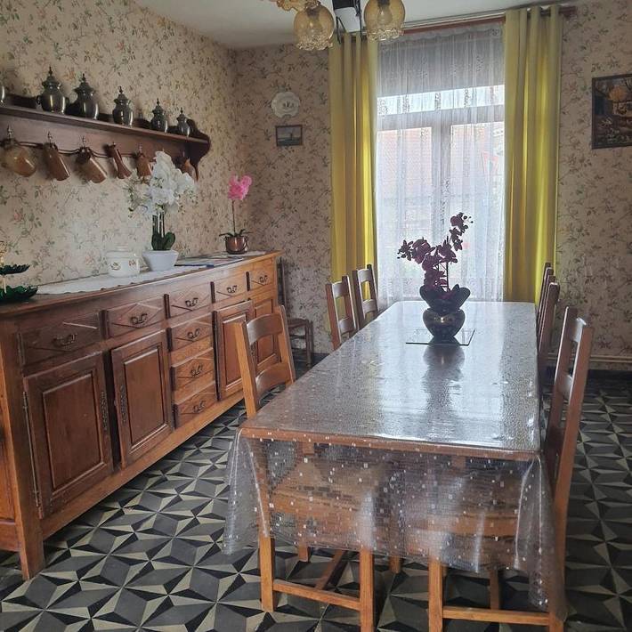 Location de vacances pour 10 personnes, avec terrasse et jardin dans Étinehem