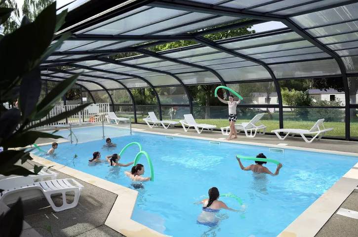 Tente pour 4 personnes, avec terrasse et piscine dans Grand Est