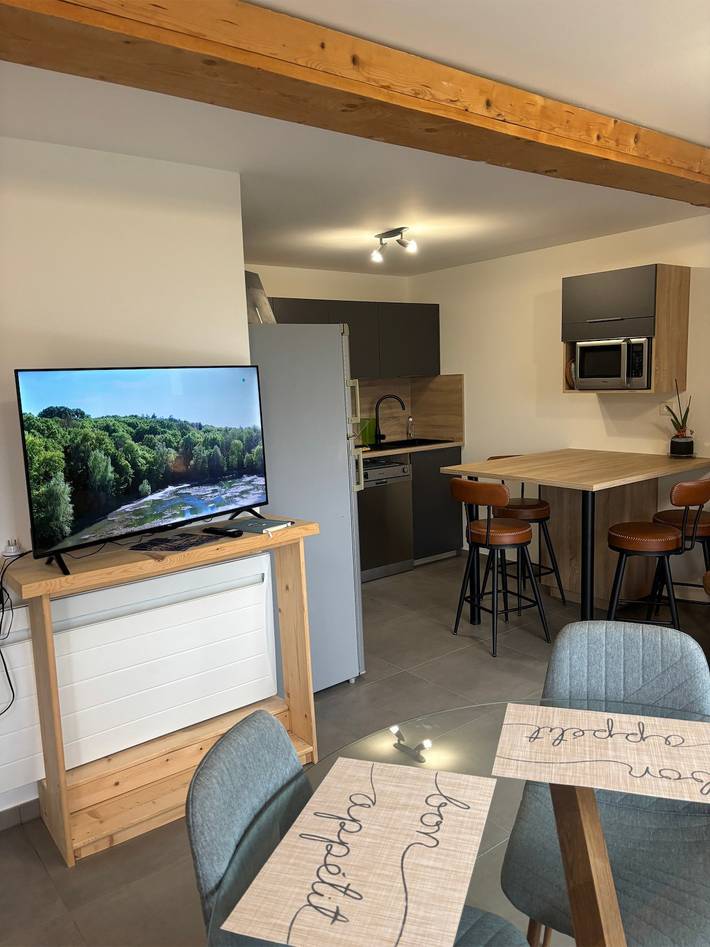 Apartamento entero, Chalet Les Mios, en Isa, con vistas entre lago y montañas, terraza privada y Wi-Fi in Vacheresse, Thonon-les-Bains region