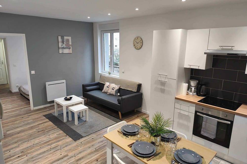 Ganze Wohnung, Quiet Downtown Ground-Floor Apartment with Parking in Charleville-Mézières, Ardennen