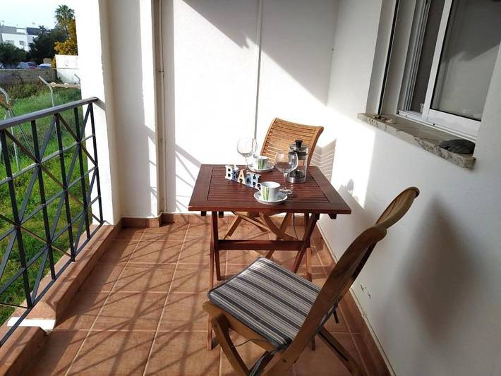 Apartamento de férias para 4 pessoas, com varanda e vista na Praia da Lota