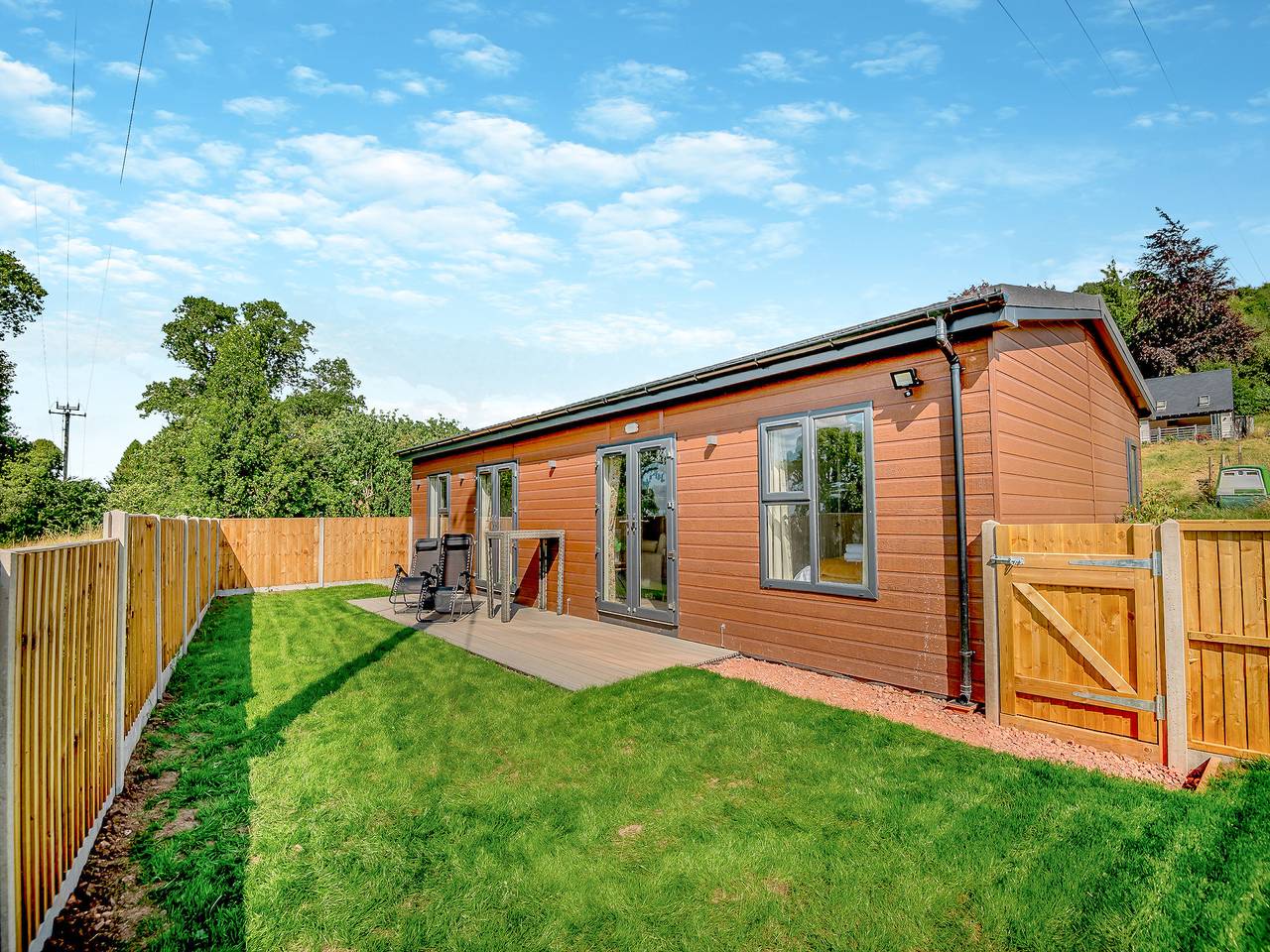 Entire apartment, West End Farm Lodge Alabaster in Gloucestershire