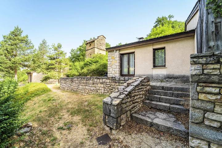 Maison de vacances pour 5 personnes, avec terrasse et piscine dans Lozère