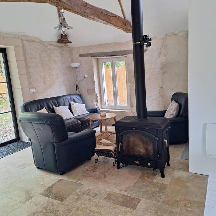 Location de vacances pour 8 personnes, avec piscine ainsi que terrasse et jardin à Noyant