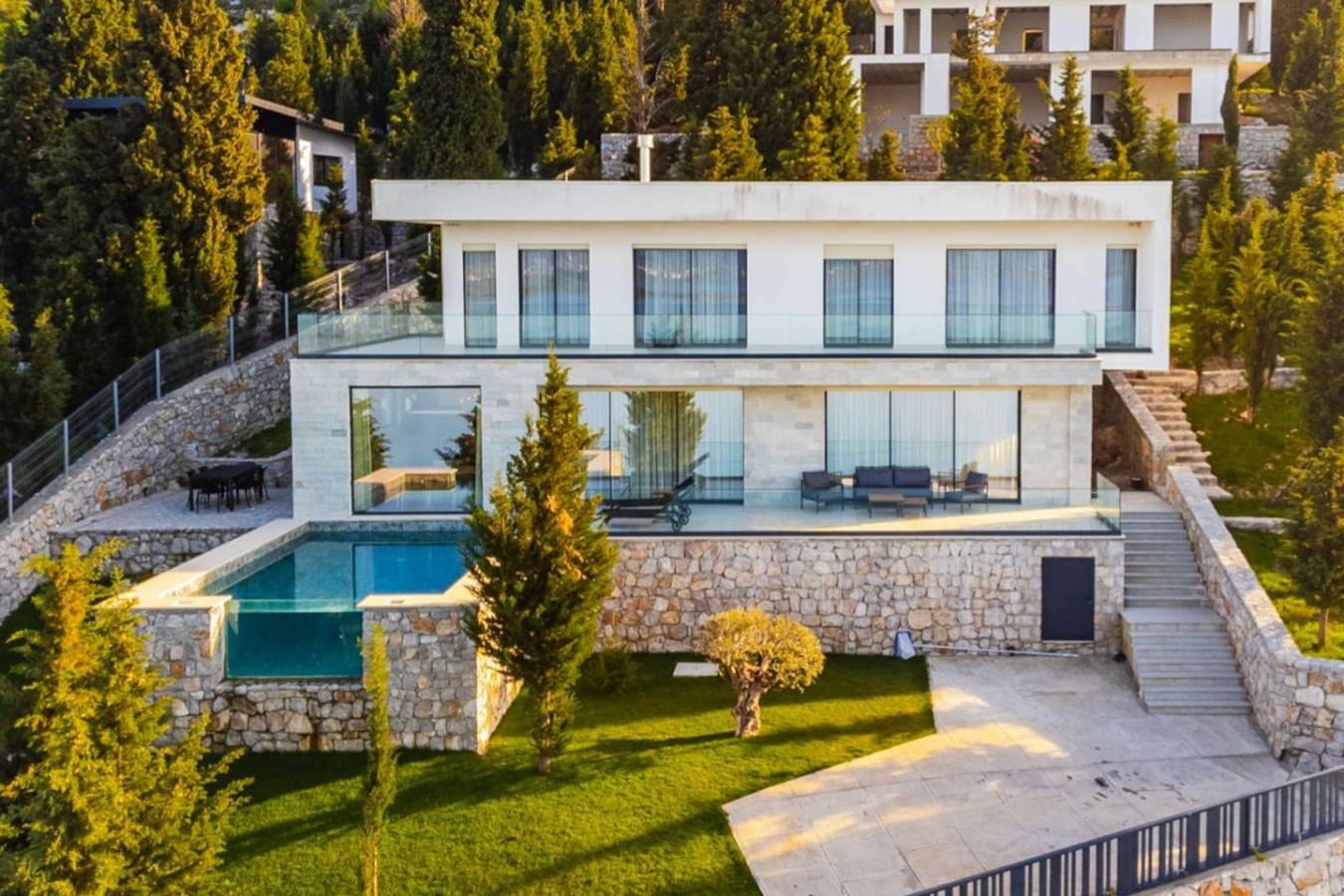 Villa für 8 Personen mit Pool in Shkodër