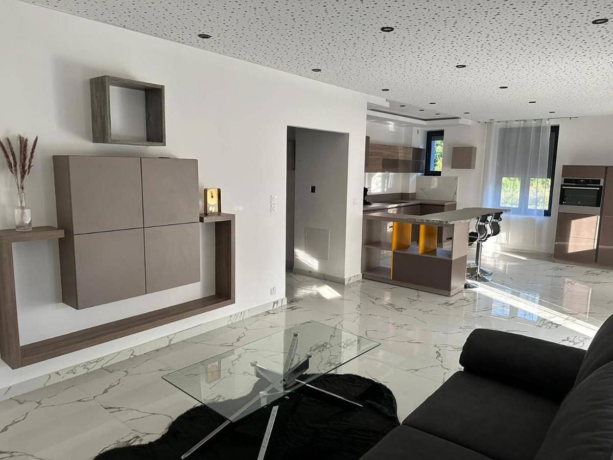 Appartement entier, Two-Bedroom Apartment in Frontenex, Région d'Albertville