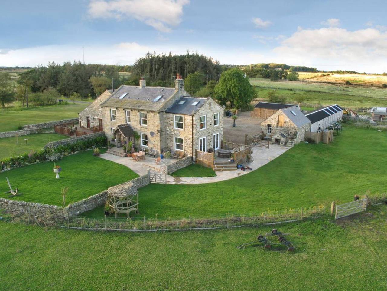 Meagill farmhouse-hot tub country in Nidderdale AONB