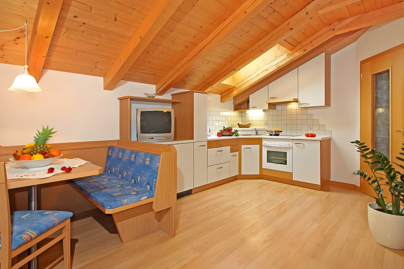 Ganze Wohnung, Apartment 'Obermairhof Morgentau' mit Bergblick, gemeinsamer Terrasse und Wlan in San Giacomo, Ahrntal