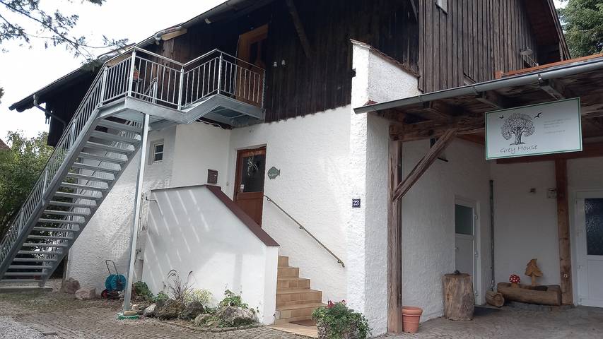 Ganze Ferienwohnung, Grey House - Ferienwohnung Grey House in Laufen, Rupertiwinkel