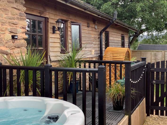 Cottage for 4 people, with garden, with pets in West Midlands