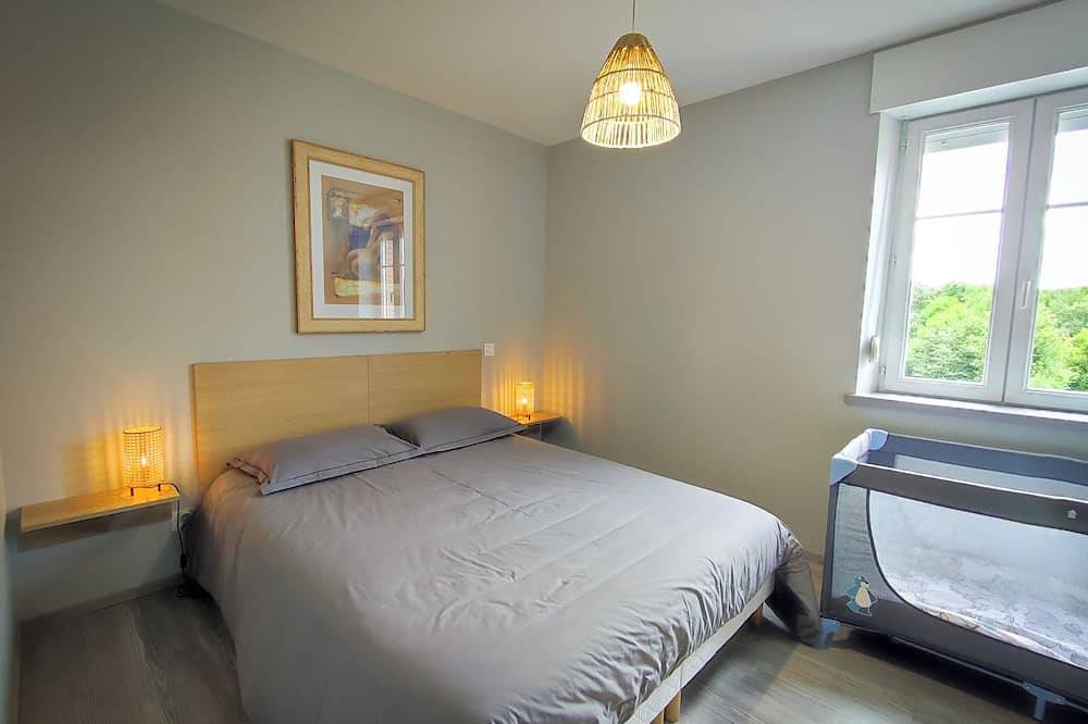 Former small railway station, rated 3*, sleeps 8, on the edge of a greenway in Ban-sur-Meurthe-Clefcy, Parque natural regional de los Ballons des Vosges